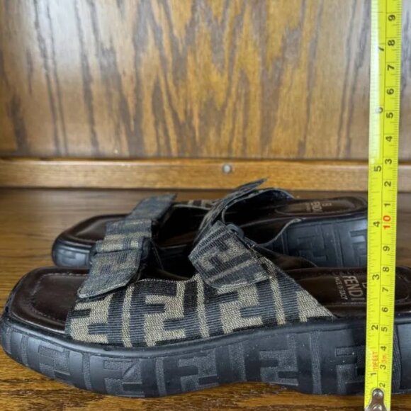 Fendi Slide Sandals * Almost New * Size 7 - Picture 3 of 5